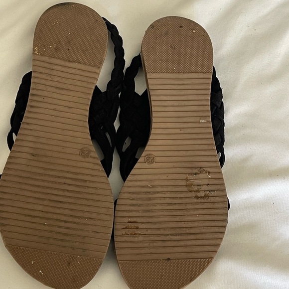 Black and Tan Strappy Sandals with Woven Design - Picture 2 of 4